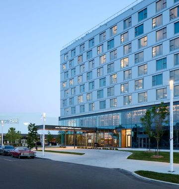 Courtyard Montreal Laval
