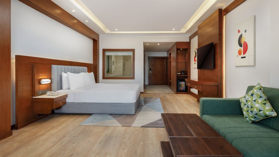 Holiday Inn Resort Budhanilkan Suite