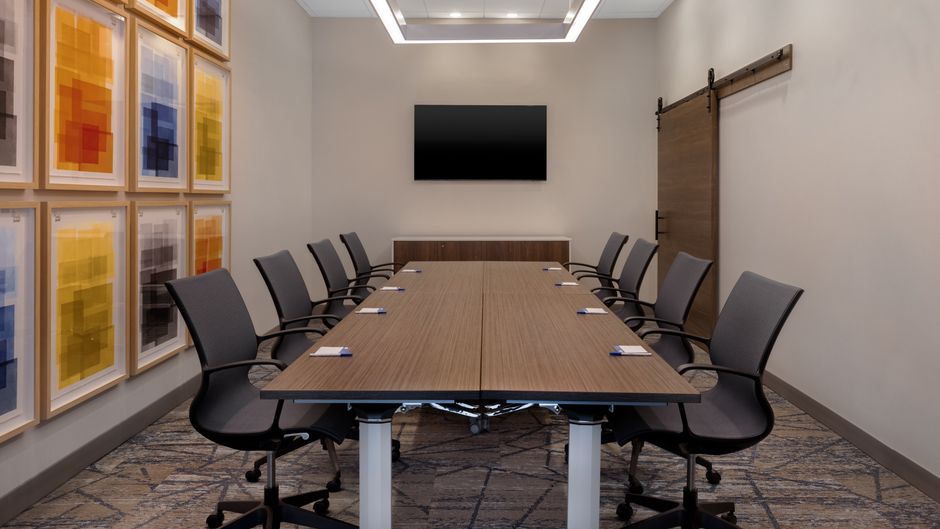 Holiday Inn Exp Suites St. Thomas Meeting