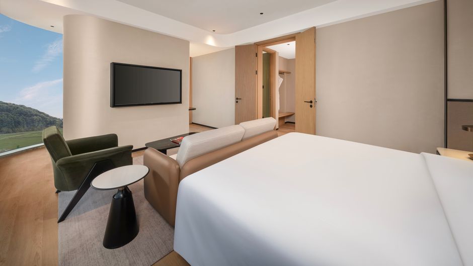 Holiday Inn GCEC Suite