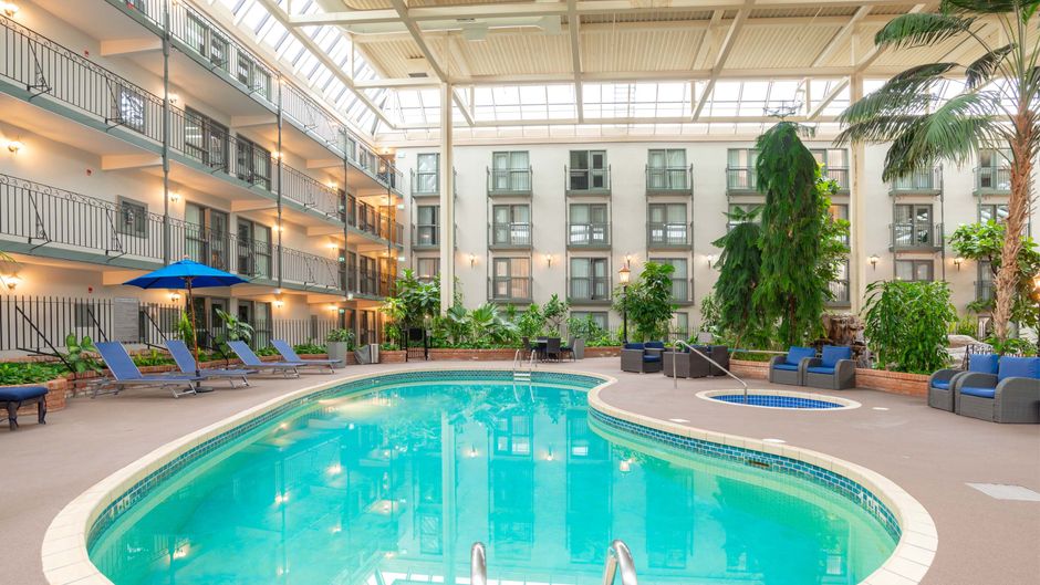 Sandman Signature Lethbridge Lodge Pool