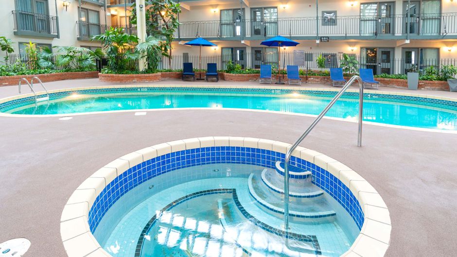 Sandman Signature Lethbridge Lodge Pool
