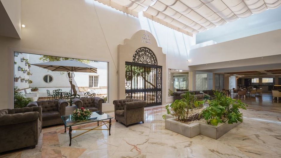 Criso Jardines de Cordoba Lobby