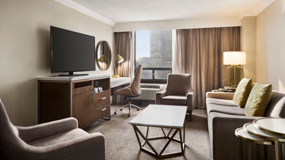 Crowne Plaza Toronto Airport Suite