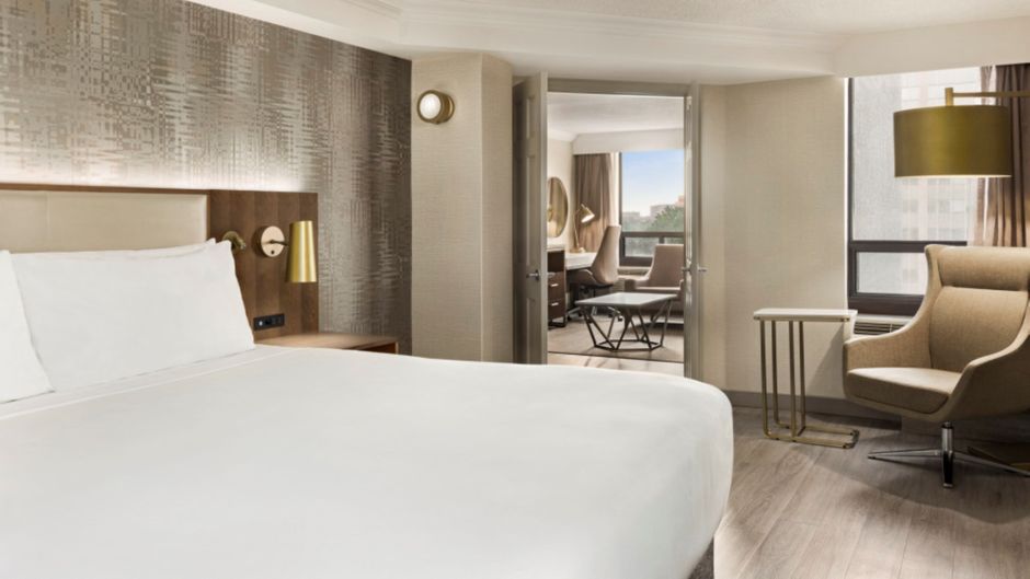 Crowne Plaza Toronto Airport Suite