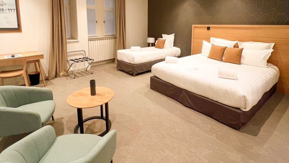 Le Phenix Hotel Room