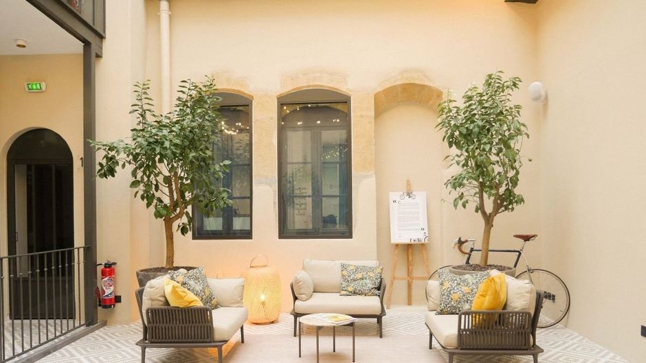 Le Phenix Hotel Exterior