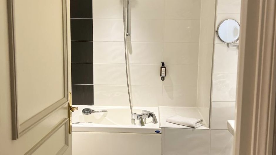 Le Phenix Hotel Room