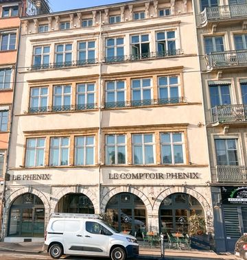 Le Phenix Hotel
