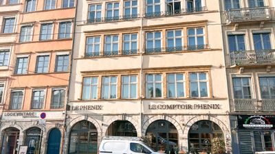 Le Phenix Hotel