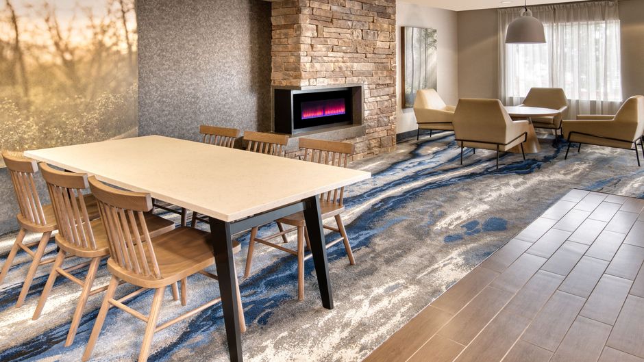Fairfield Inn & Suites Toronto Lobby