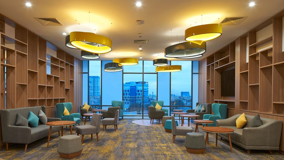 Holiday Inn & Suites Saigon Airport Lobby
