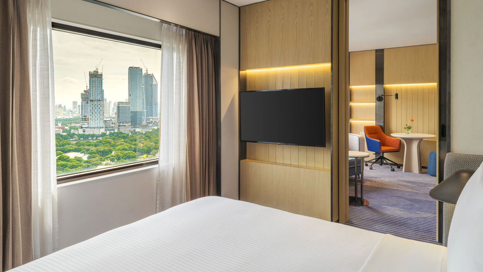 Crowne Plaza Bangkok Lumpini Park Suite