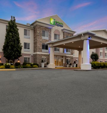 Holiday Inn Express Hotel & Suites