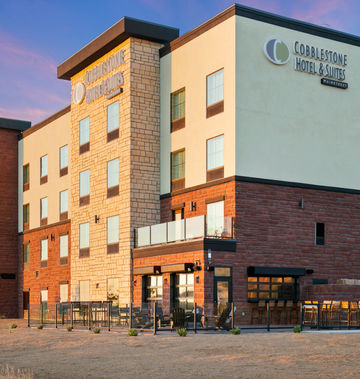 Cobblestone Hotel & Suites