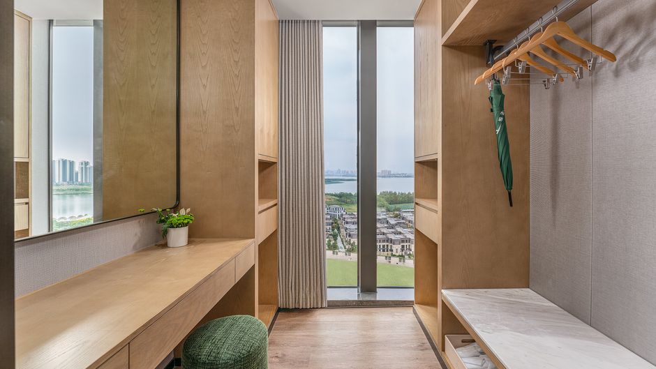 Holiday Inn Wuhan Houguan Lake Room