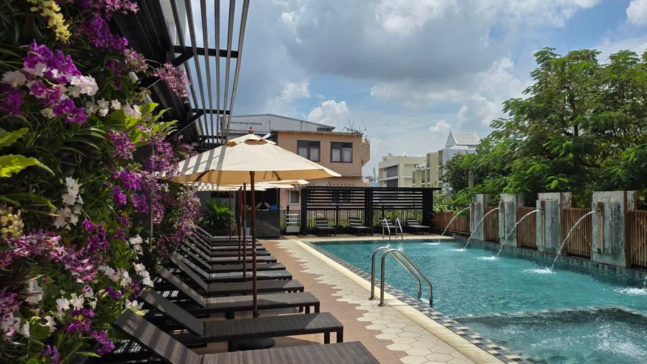 Nouvo City Hotel Pool