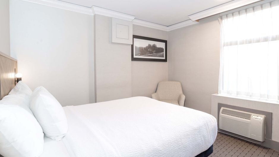 Sandman Hotel Vancouver City Centre Room