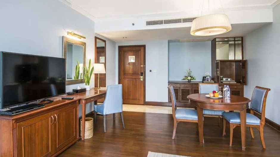 Chatrium Hotel Royal Lake Yangon Suite