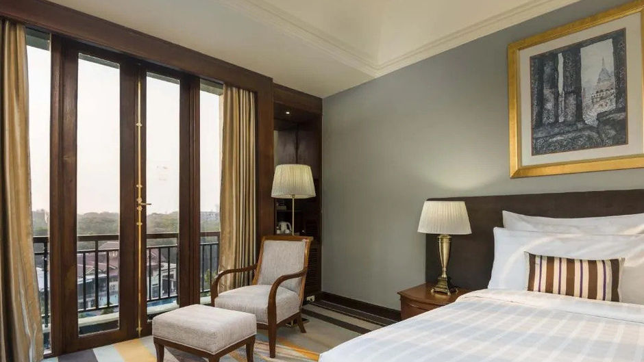 Chatrium Hotel Royal Lake Yangon Exterior