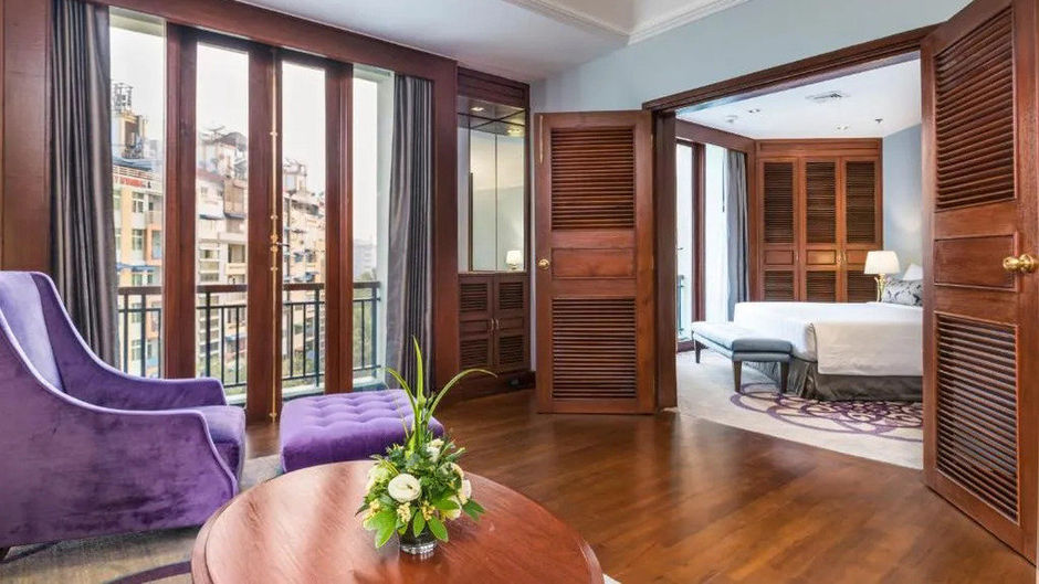 Chatrium Hotel Royal Lake Yangon Suite
