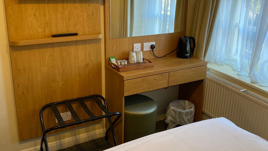 New Inn Hotel Room