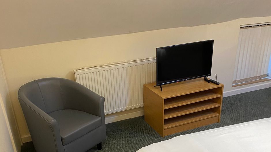 New Inn Hotel Room