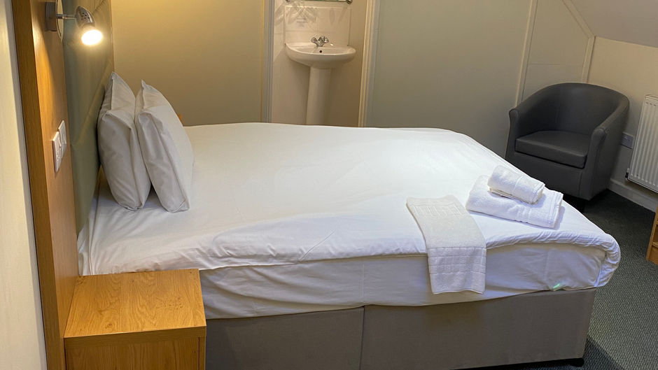 New Inn Hotel Room
