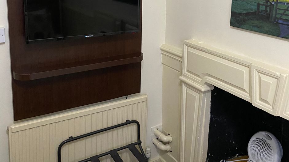 New Inn Hotel Room
