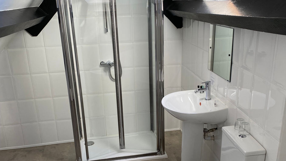 New Inn Hotel Room