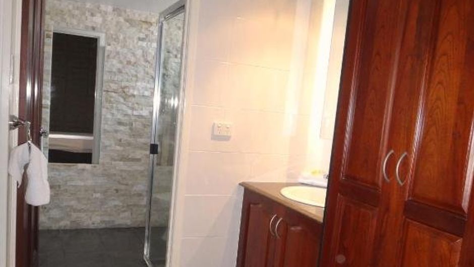Country Plaza Motor Inn Room