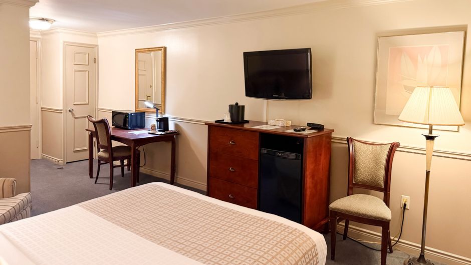 Inn On The Lake Room