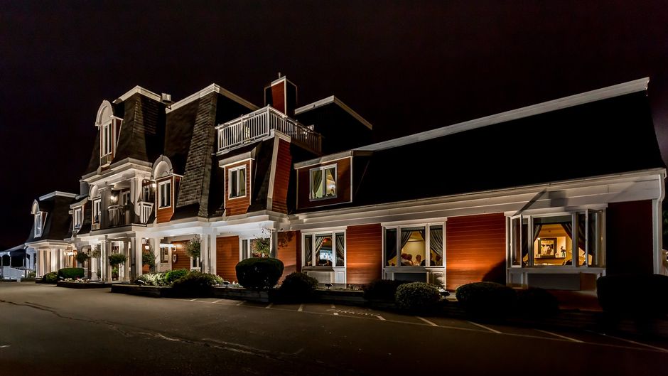 Inn On The Lake Exterior