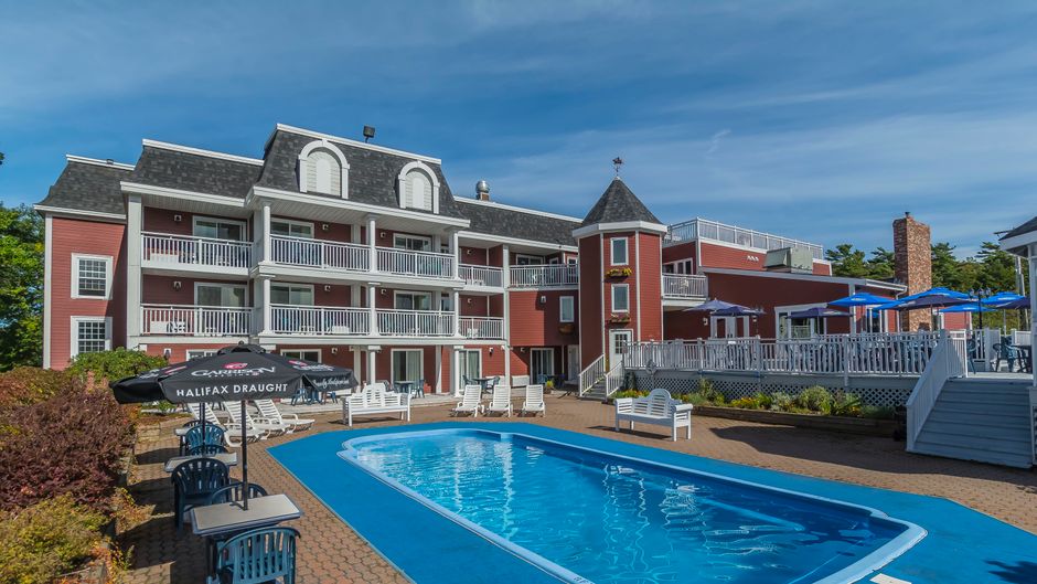 Inn On The Lake Pool