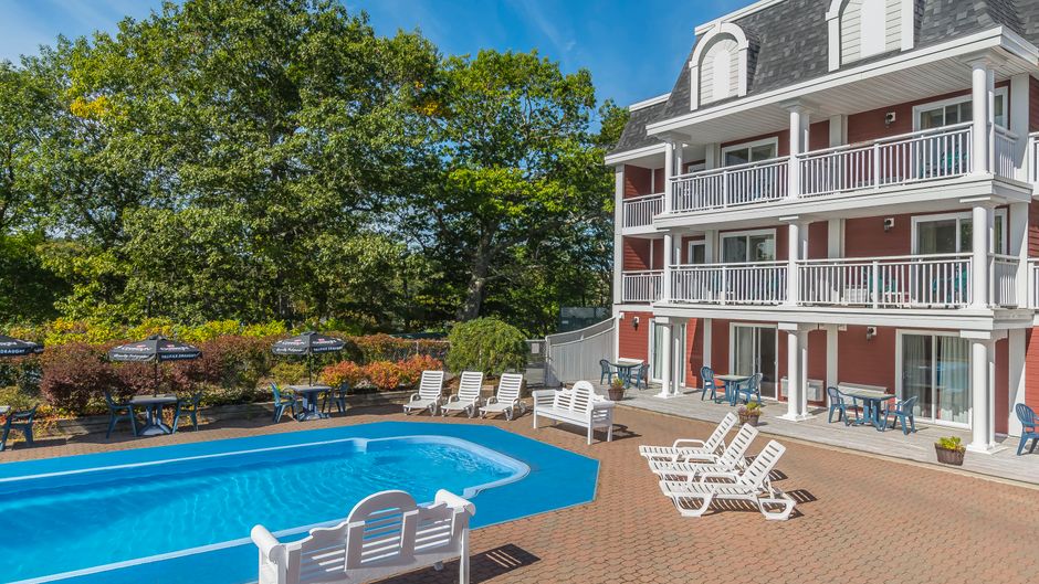 Inn On The Lake Pool