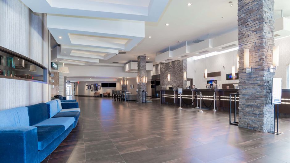 Sandman Signature Hotel & Rst Vancouver Lobby