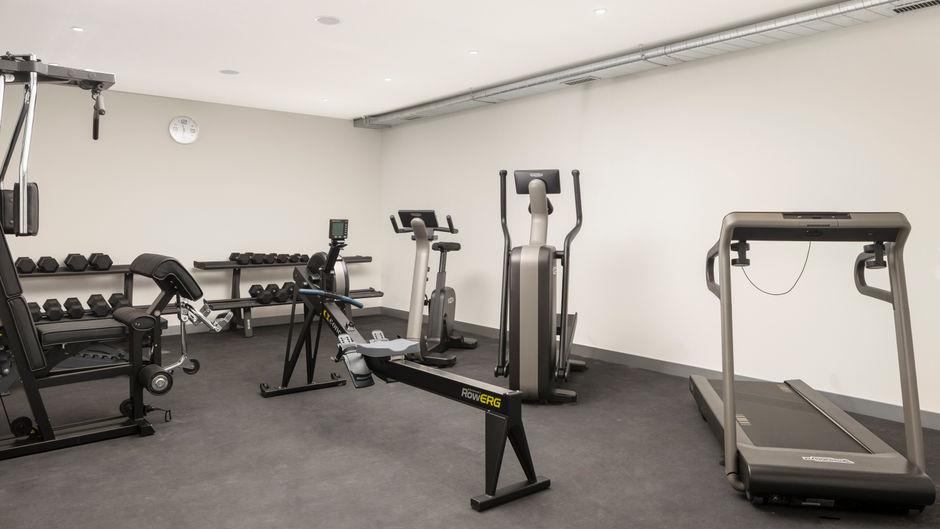 Holiday Inn Exp  Suites Sion Health Club