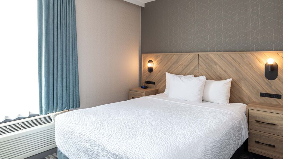 Sandman Suites on Davie Vancouver Room
