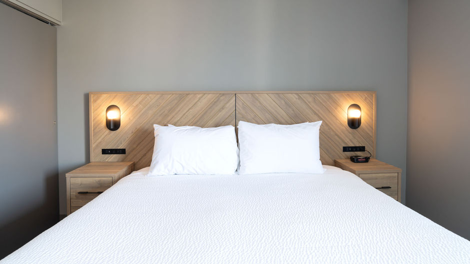 Sandman Suites on Davie Vancouver Room