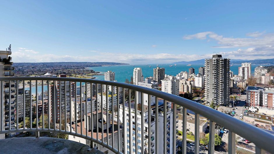 Sandman Suites on Davie Vancouver Exterior