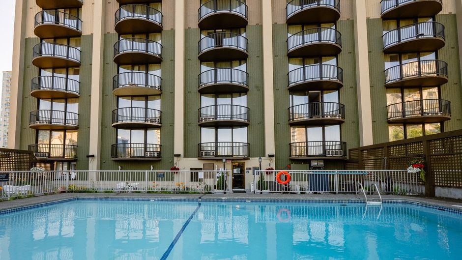 Sandman Suites on Davie Vancouver Pool