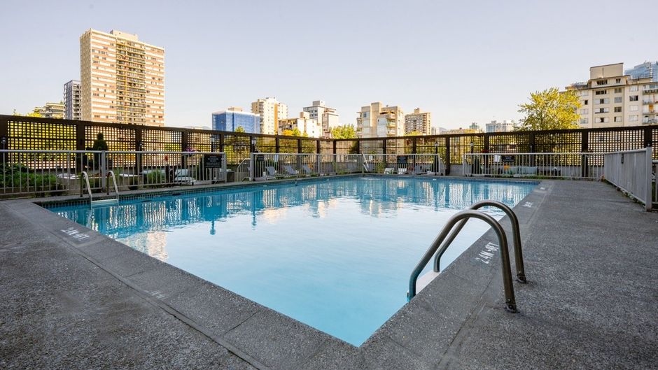 Sandman Suites on Davie Vancouver Pool