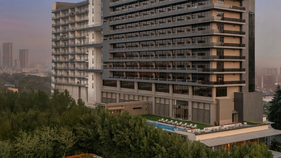 Hilton Gurugram Baani City Centre Exterior
