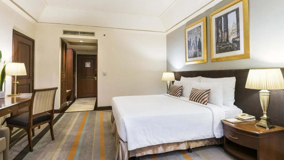 Chatrium Hotel Royal Lake Yangon Exterior