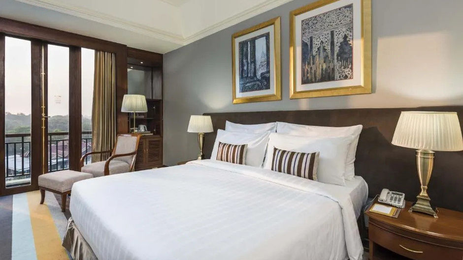 Chatrium Hotel Royal Lake Yangon Room