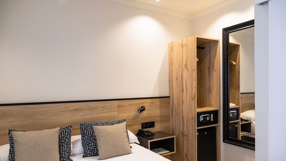 Hotel Adonis Capital Room