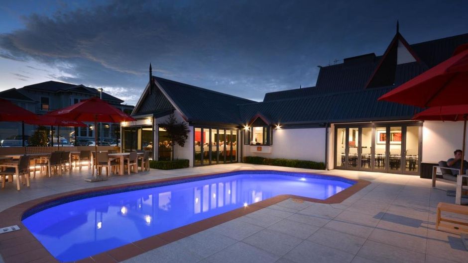 Chateau Marlborough Pool