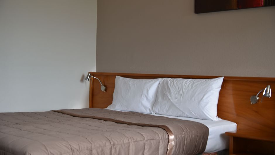Aotea Lodge Room