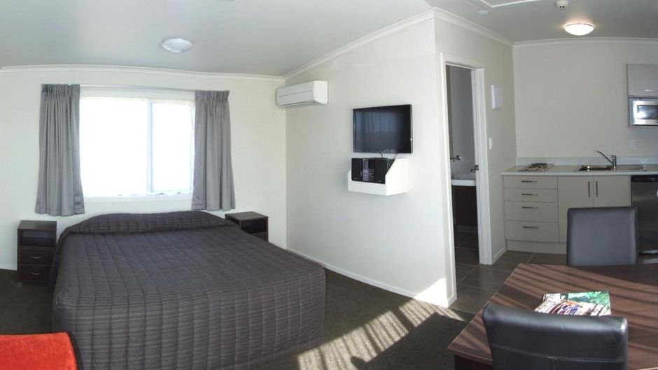 Brooklyn Motor Lodge, Hamilton Room