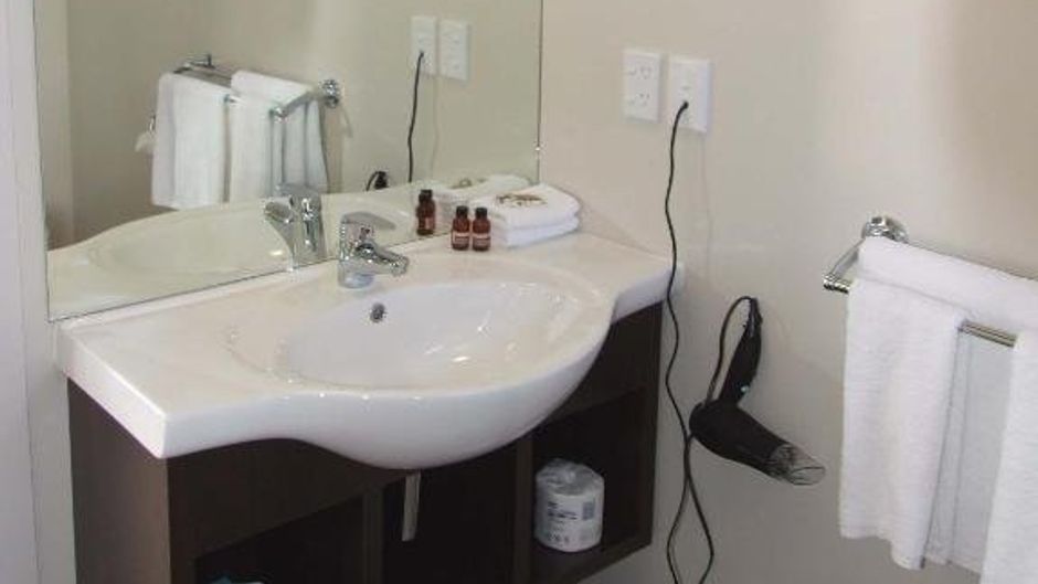 Brooklyn Motor Lodge, Hamilton Room